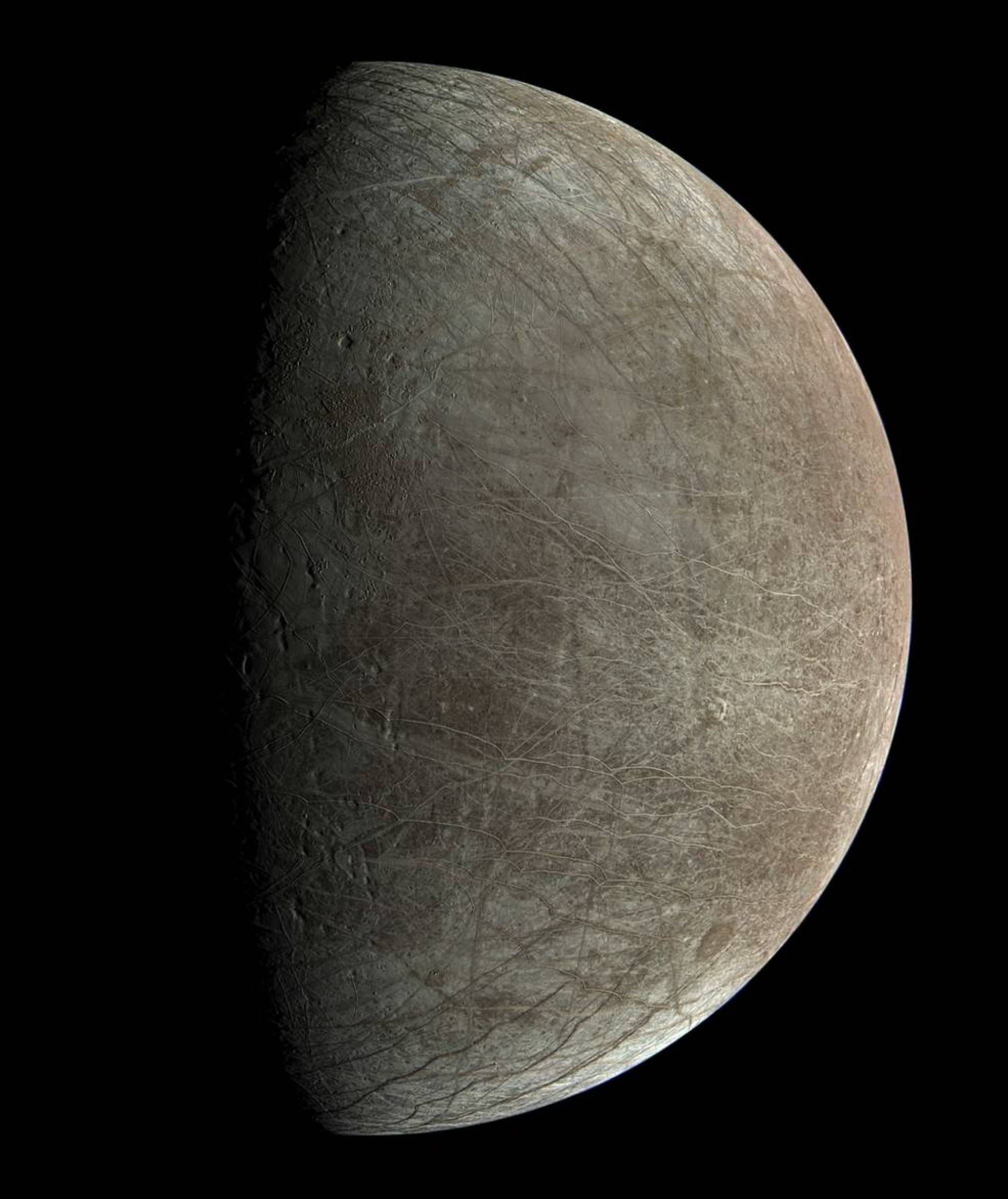Des scientifiques citoyens améliorent les nouvelles images d'Europe du Juno de la NASA